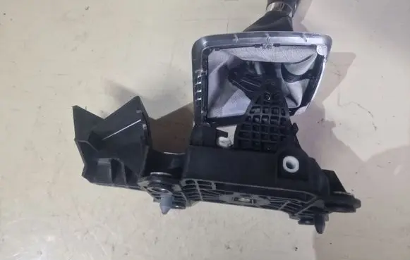 Ford Focus Gear shifter/selector 7M5R7C453AKB