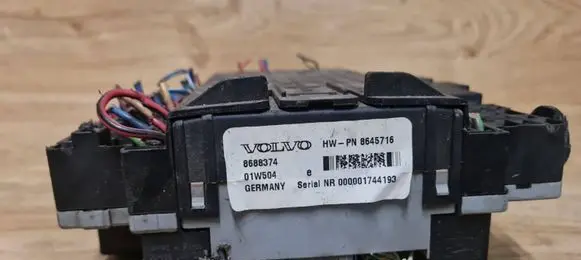 Volvo V70 Comfort/convenience module 8645716 8688374 01W504