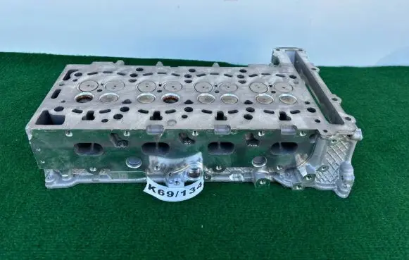 Mercedes-Benz C W205 Engine head R654016