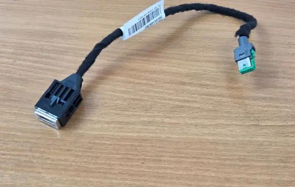 Peugeot 308 USB socket connector 9806048080