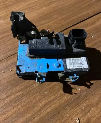 Volvo S80 Front door lock 30634614