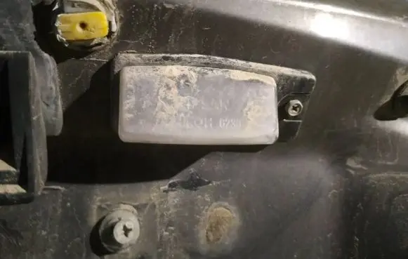 Nissan Quest Number plate light