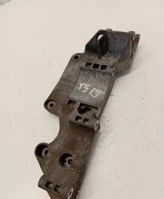 Volkswagen Transporter - Caravelle T5 Engine mounting bracket 045903143C