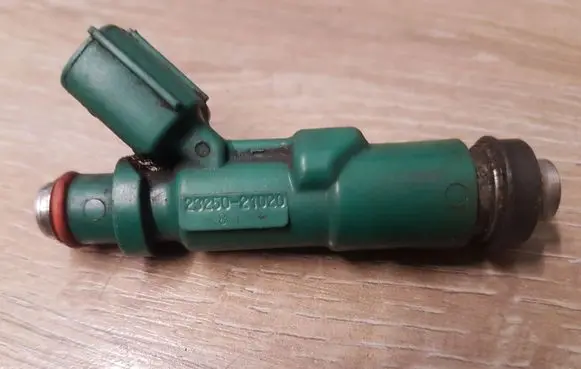 Toyota Prius (XW20) Fuel injector 2325021020