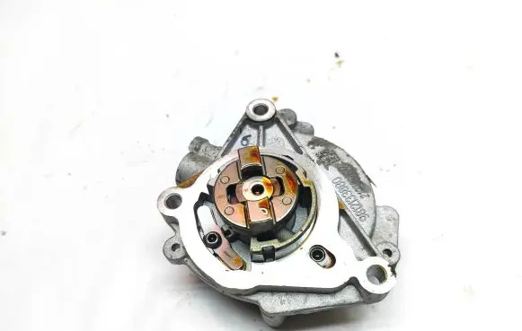 Peugeot 208 Vacuum pump 9812133880 2192059697