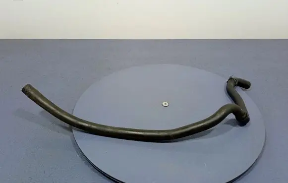 Volkswagen Touareg II Engine coolant pipe/hose 7L0819884A