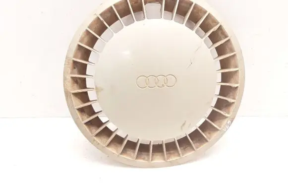 Audi 80 90 B2 R14 wheel hub/cap/trim 811601147A