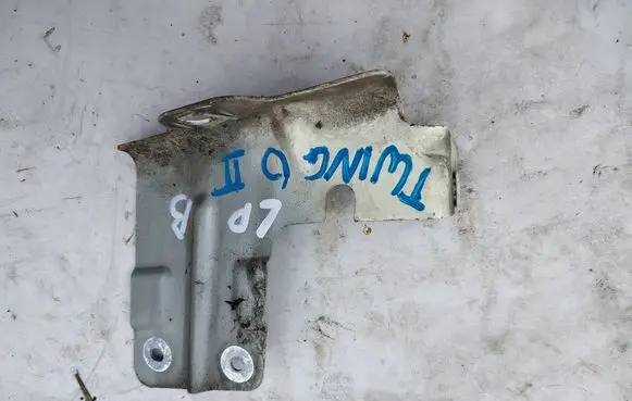 Renault Twingo II Fender mounting bracket 