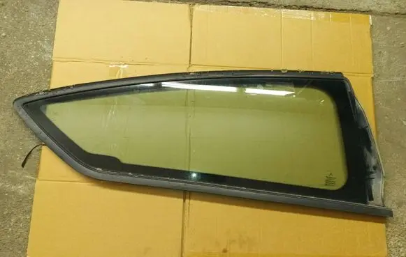 Citroen C4 I Rear side window 