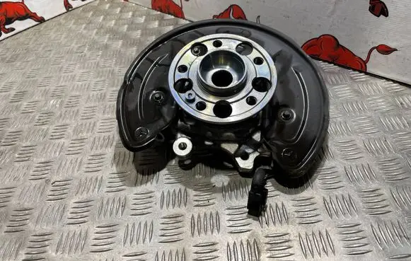 Mercedes-Benz C W205 Rear wheel hub 2050241 A2059058503 A2055404106