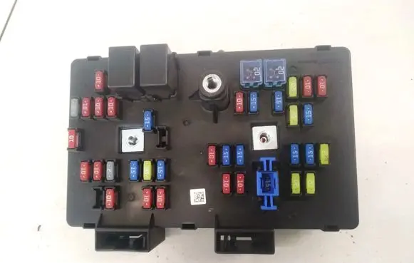 Opel Antara Fuse box set 10136D AK-62757