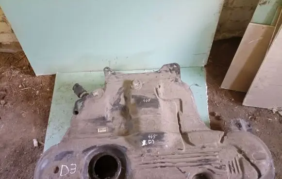 Renault Megane III Fuel tank 8200784324 8200784330 8200907535