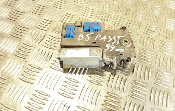 Volkswagen PASSAT B5 Sunroof control unit/module 8D0959591 0390201632