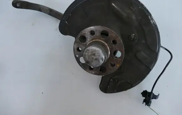 Mercedes-Benz CLS C219 Front wheel hub spindle knuckle