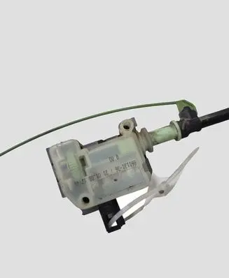 Volvo V70 Fuel tank cap lock motor 86113136