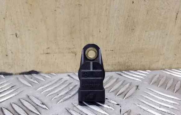 Mercedes-Benz CLS C219 Camshaft position sensor A0031539728