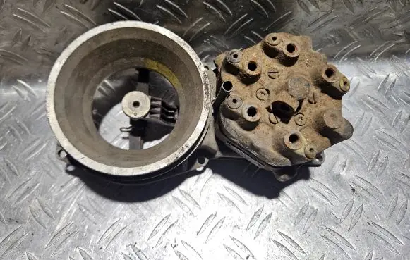 Audi 100 200 5000 C3 Fuel distributor 0438120185 035133353AB