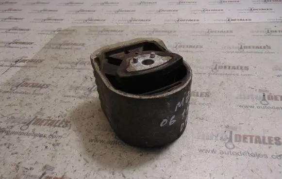 Mercedes-Benz A W169 Engine mount bracket