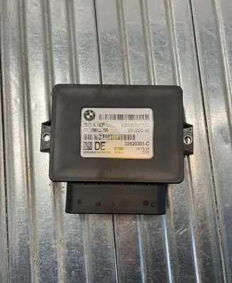 BMW 5 F10 F11 Hand brake control module 6863277 23122010 32620301C