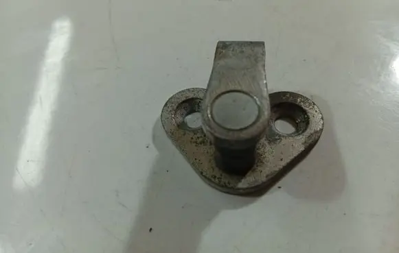Peugeot 307 Front door lock loop/hook striker 