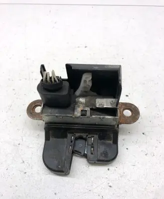 Volkswagen PASSAT B7 Tailgate/trunk/boot lock/catch/latch