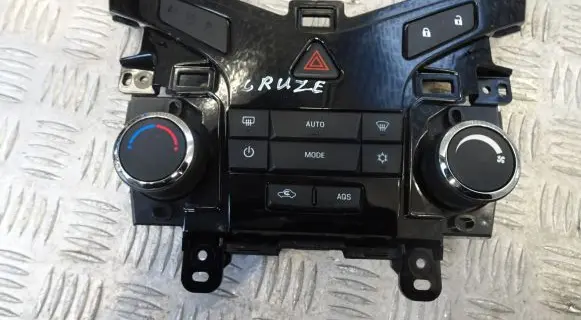 Chevrolet Cruze Climate control unit