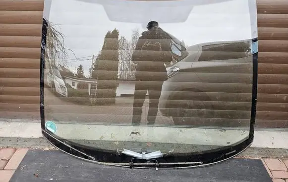Opel Corsa E Front windscreen/windshield window