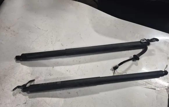 Cupra Formentor Tailgate strut 5FF827851C 5FF827552A