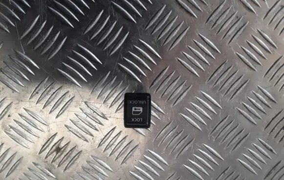 Nissan Note (E12) Other switches/knobs/shifts