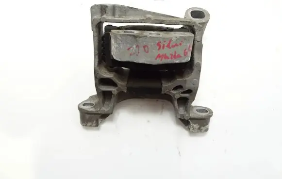 Engine mount vacuum valve