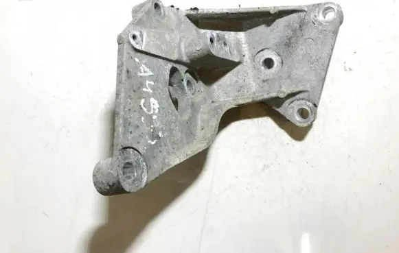 Nissan X-Trail T31 Engine mounting bracket