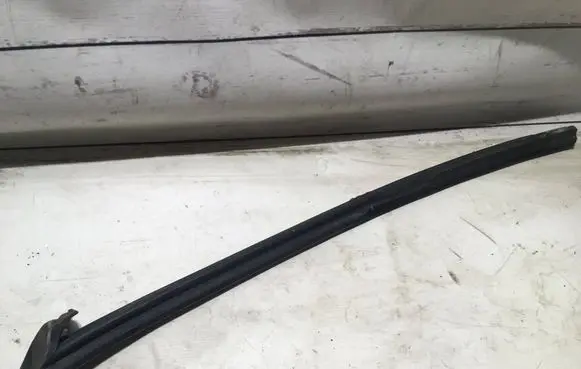 Mercedes-Benz SL R129 Front door glass trim molding