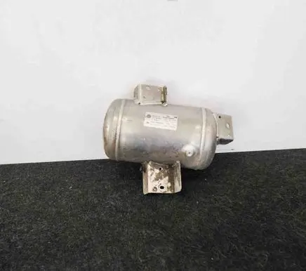 Vacuum air tank