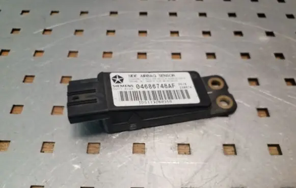 Chrysler Grand Voyager IV Airbag deployment crash/impact sensor 04686748AF 5WY70120