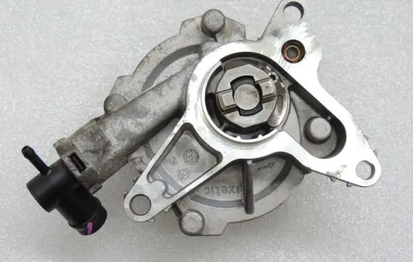 Nissan Qashqai Vacuum pump 1465000Q1N 146503760R