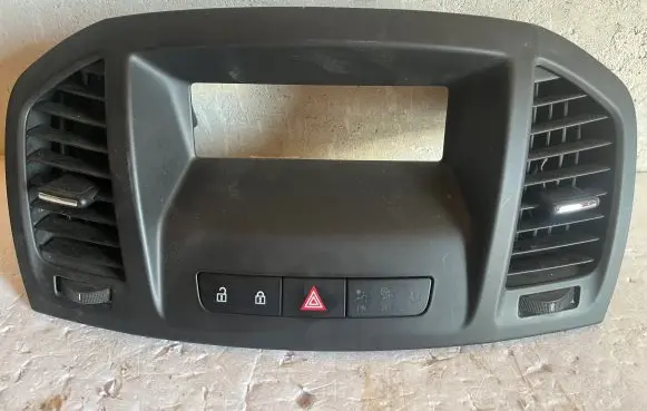 Opel Insignia A Radio/GPS head unit trim 13324594 HE2318 13282235