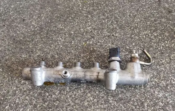 Opel Astra H Fuel main line pipe 0445214049