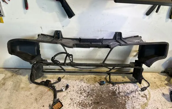 KIA Stinger Intercooler air guide/duct channel 