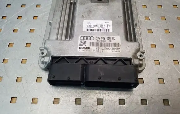 Audi A4 S4 B7 8E 8H Engine control unit/module 03G906016FE 0281012127