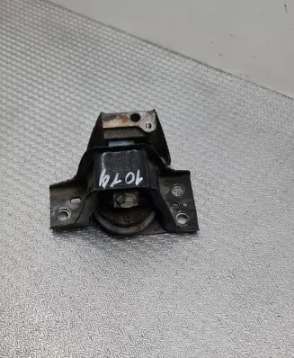 Renault Clio III Engine mount bracket 8200131305