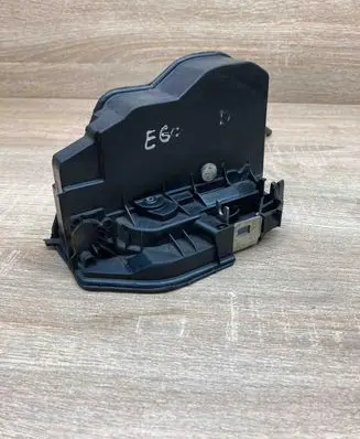 BMW X3 E83 Rear door lock 7154630