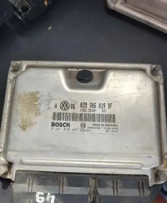 Volkswagen Golf IV Engine control unit/module 038906019DF 0281010497 28SA4730