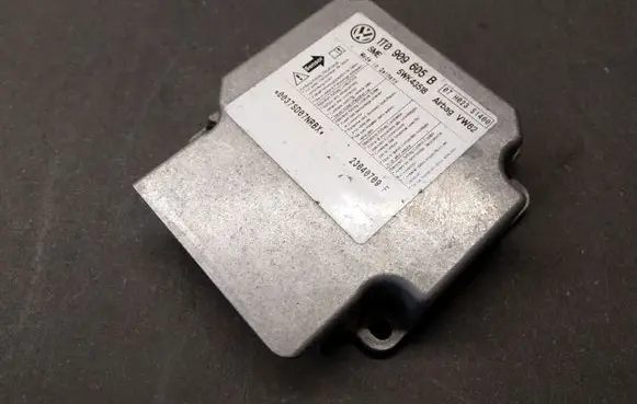 Volkswagen Touran I Airbag control unit/module 1T0909605B