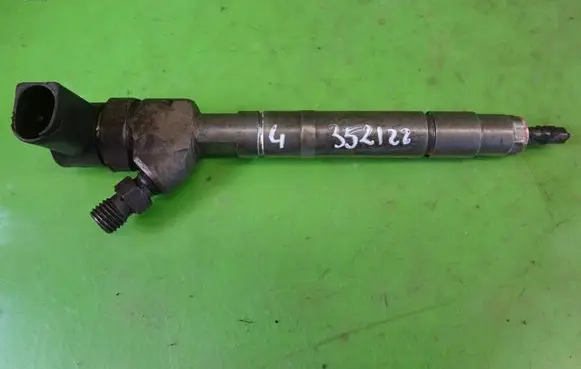 Mercedes-Benz A W168 Fuel injector 0445110104 A6280700487