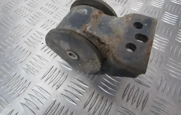 Suzuki Baleno EG Engine mount bracket