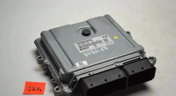 Volvo V70 Engine control unit/module 30785100 1039S18372 0281012765