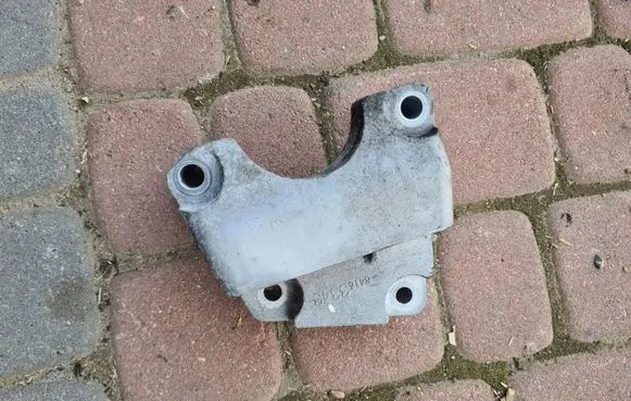 Opel Insignia B Gearbox mounting bracket 84163343