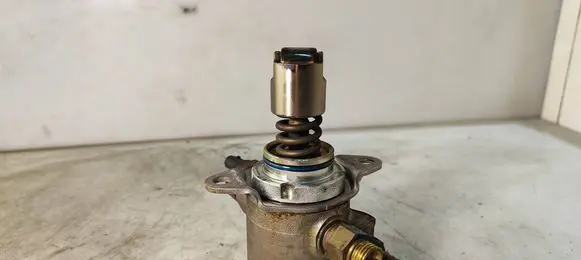 Audi A1 Fuel injection high pressure pump 03C127026M