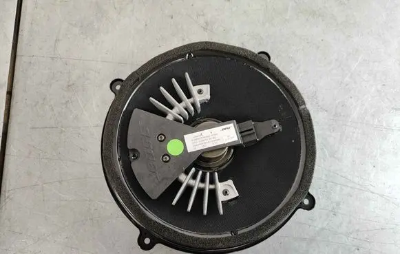 Maserati Quattroporte Panel speaker 197503