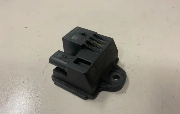 BMW 5 F10 F11 Glow plug pre-heat relay 857008702 120702 0522120103